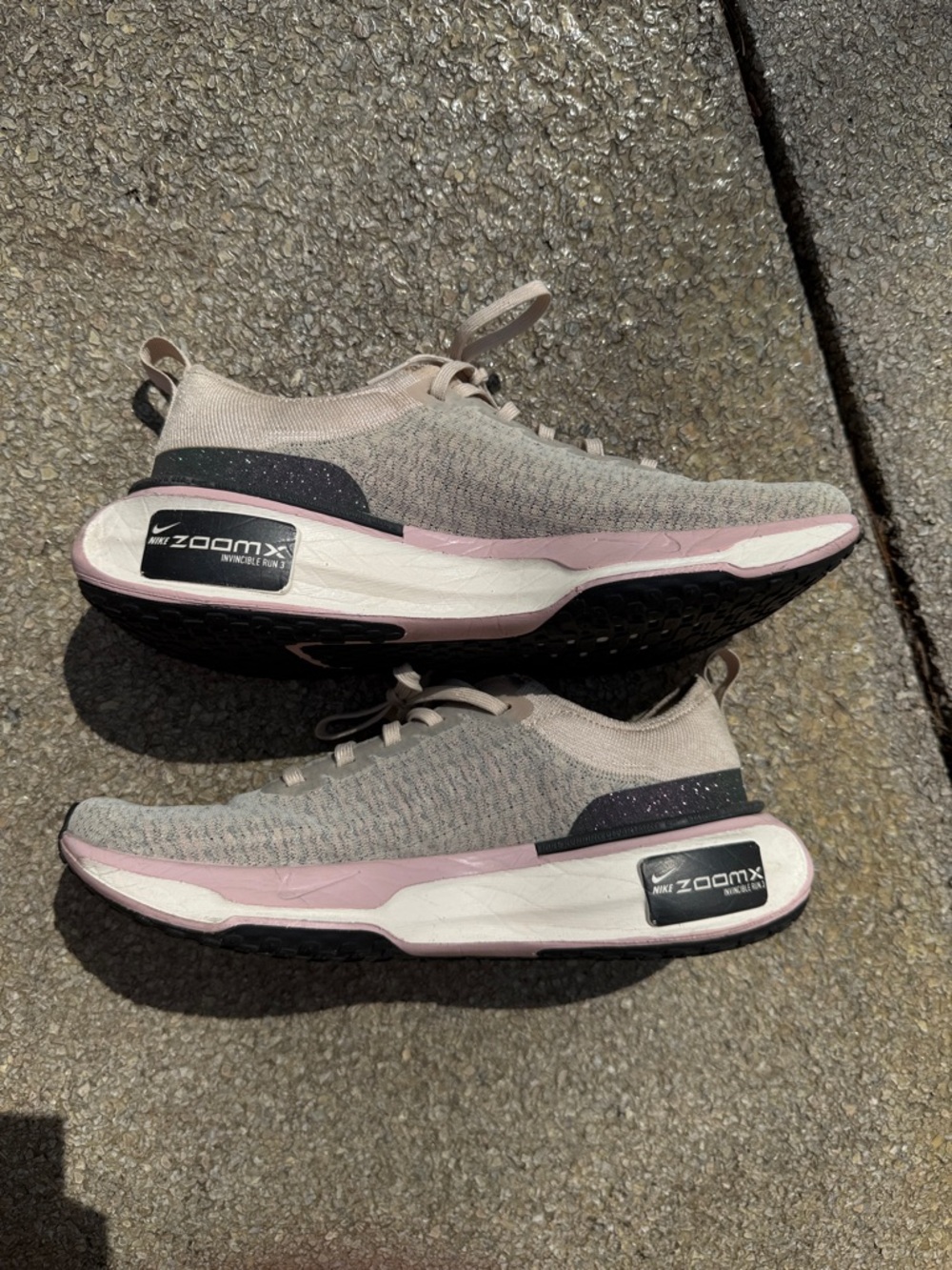 Nike Women's invincible run 3 Running Shoes in Beige with Pink and Black Swoosh - Picture 7 of 7